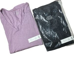 🆕 NWT Lot of 2 Solid V-Neck Tops
Chico’s Size 3 (16/18) XL
Style 570244311